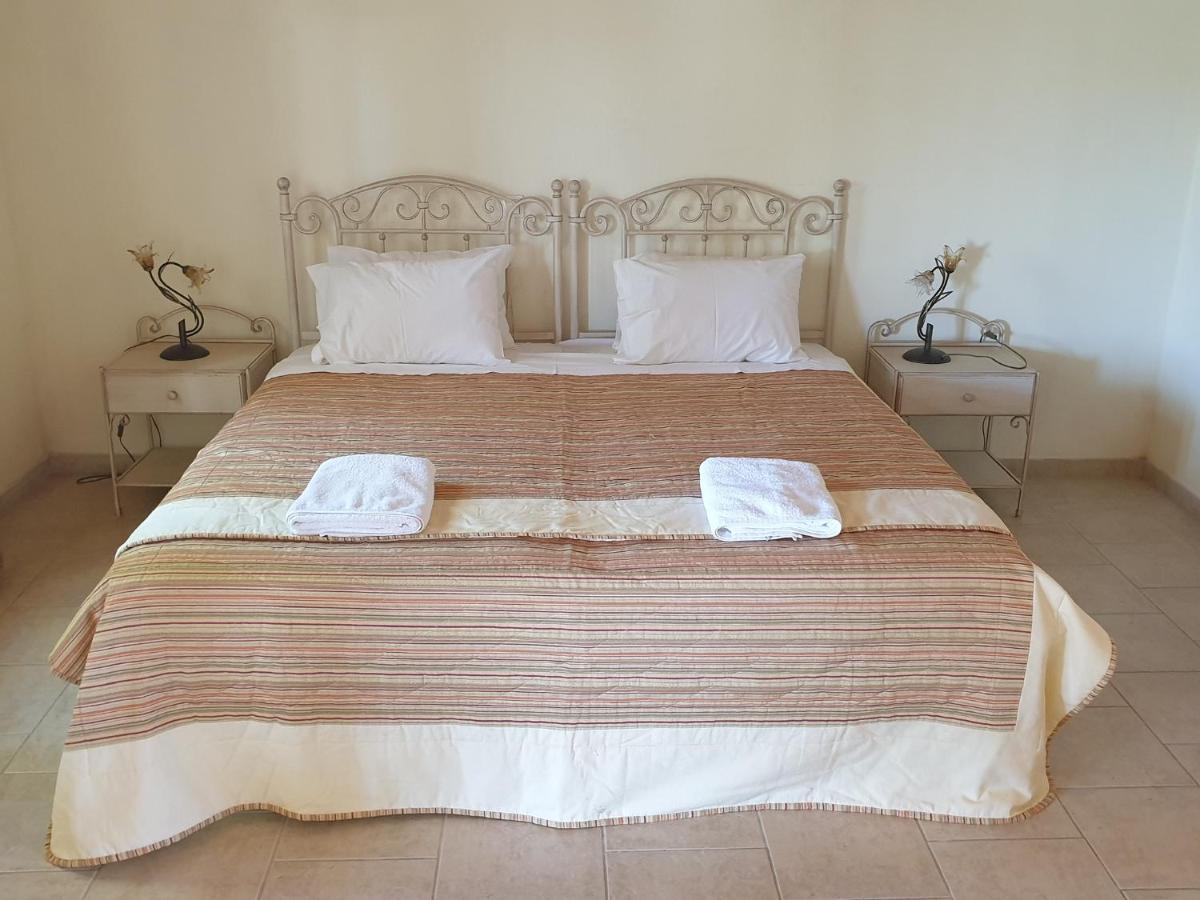Olive Villas Anapaftíria Екстериор снимка